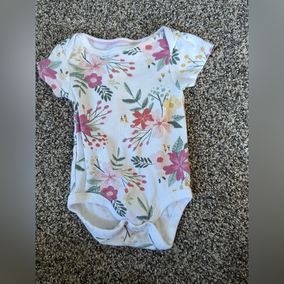 Cloud Island Floral Baby Girl Bodysuit - Pink and Green Size 0-3 months - Picture 1 of 3